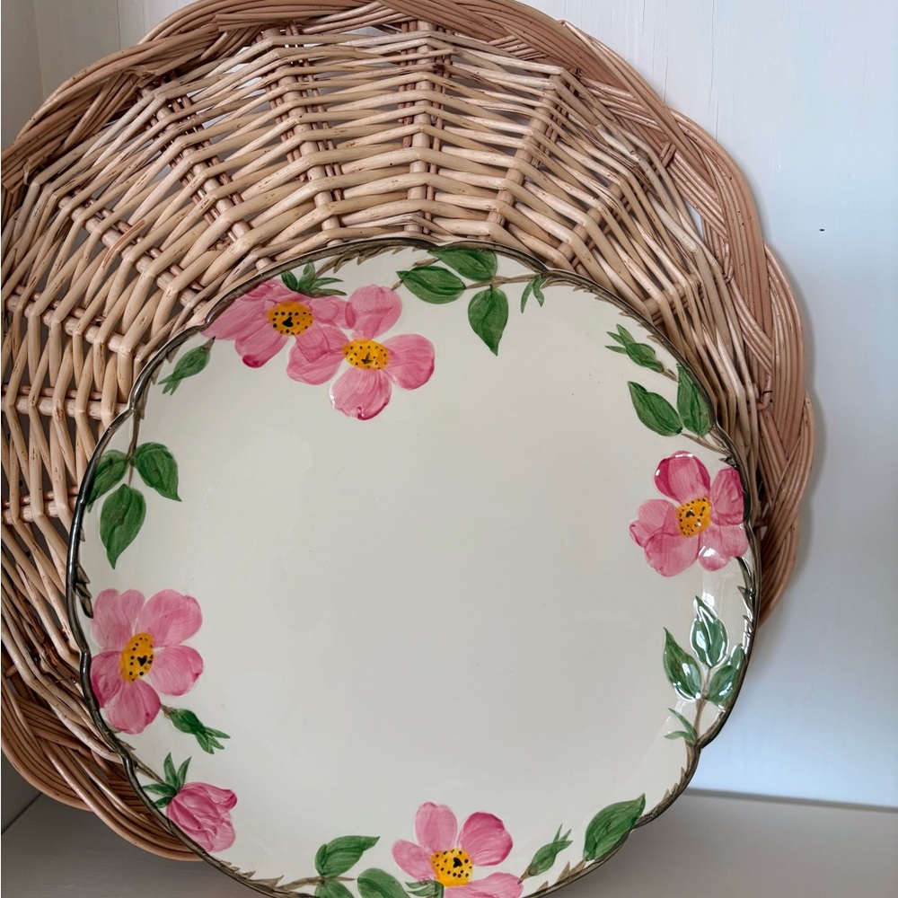 Vintage Desert Rose (produced 1941–1984) Earthenware